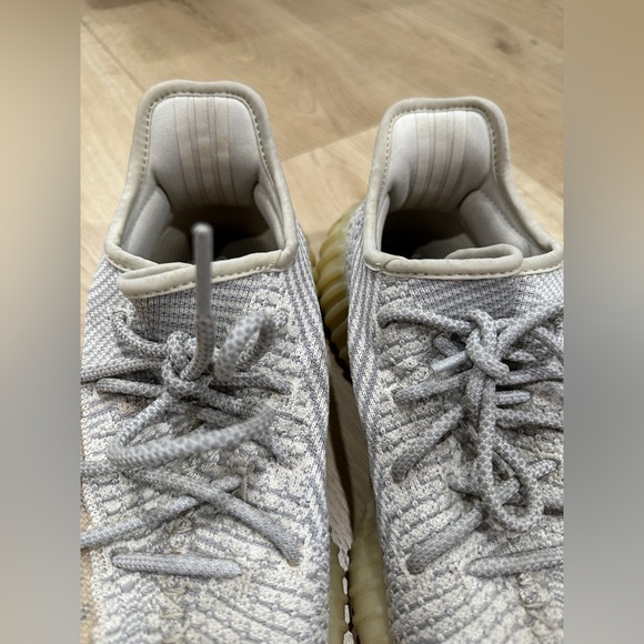 COPY - Yeezy boost 350 V2, size 7. Fits a women’s 8.5. Color lundmark - Picture 5 of 9